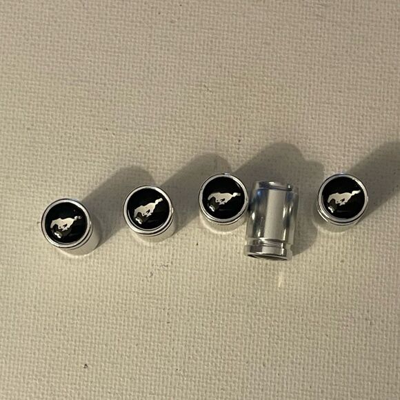 Mustang Logo valve Stem caps in Silver set of 5 NWT - Picture 1 of 5